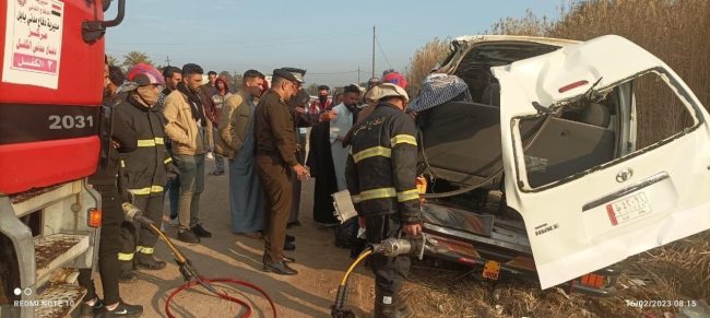  بالصور.. انتشال ثلاث جثث من باص صغير تعرض لحادث سير في بابل