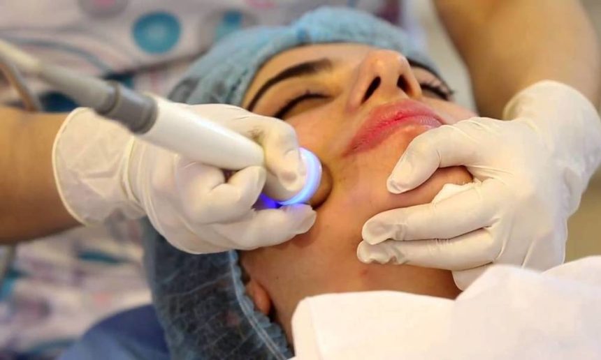 الصحة تعلن تنفيذ حملة كبرى لغلق مراكز التجميل غير المجازة في بغداد