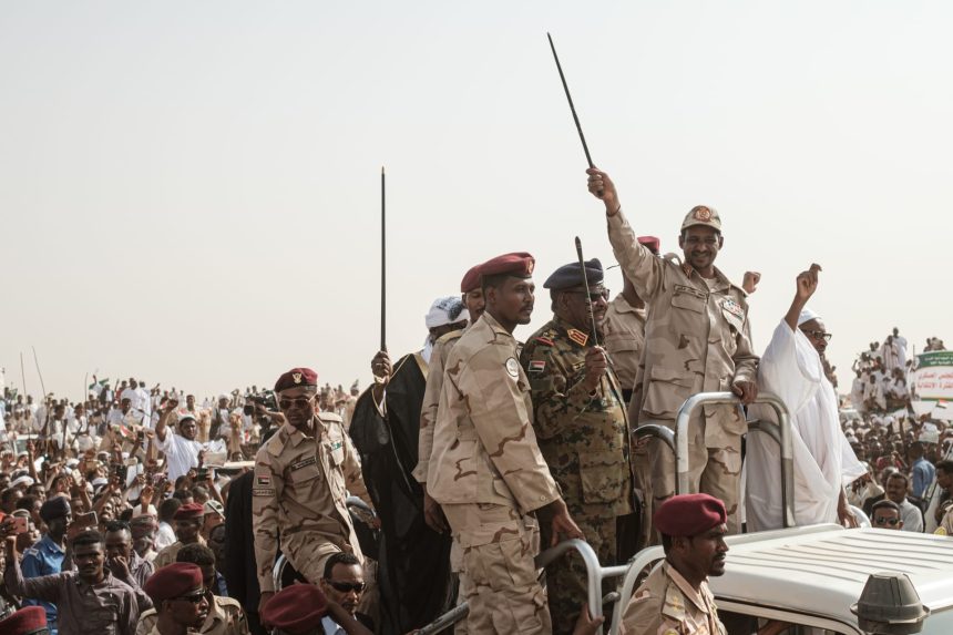 قائد الجيش السوداني: لدينا القوة الكافية لدحر المتمردين