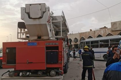 الدفاع المدني ينقذ عدد من النزلاء ويخمد حريقاً في احد فنادق النجف .. صور