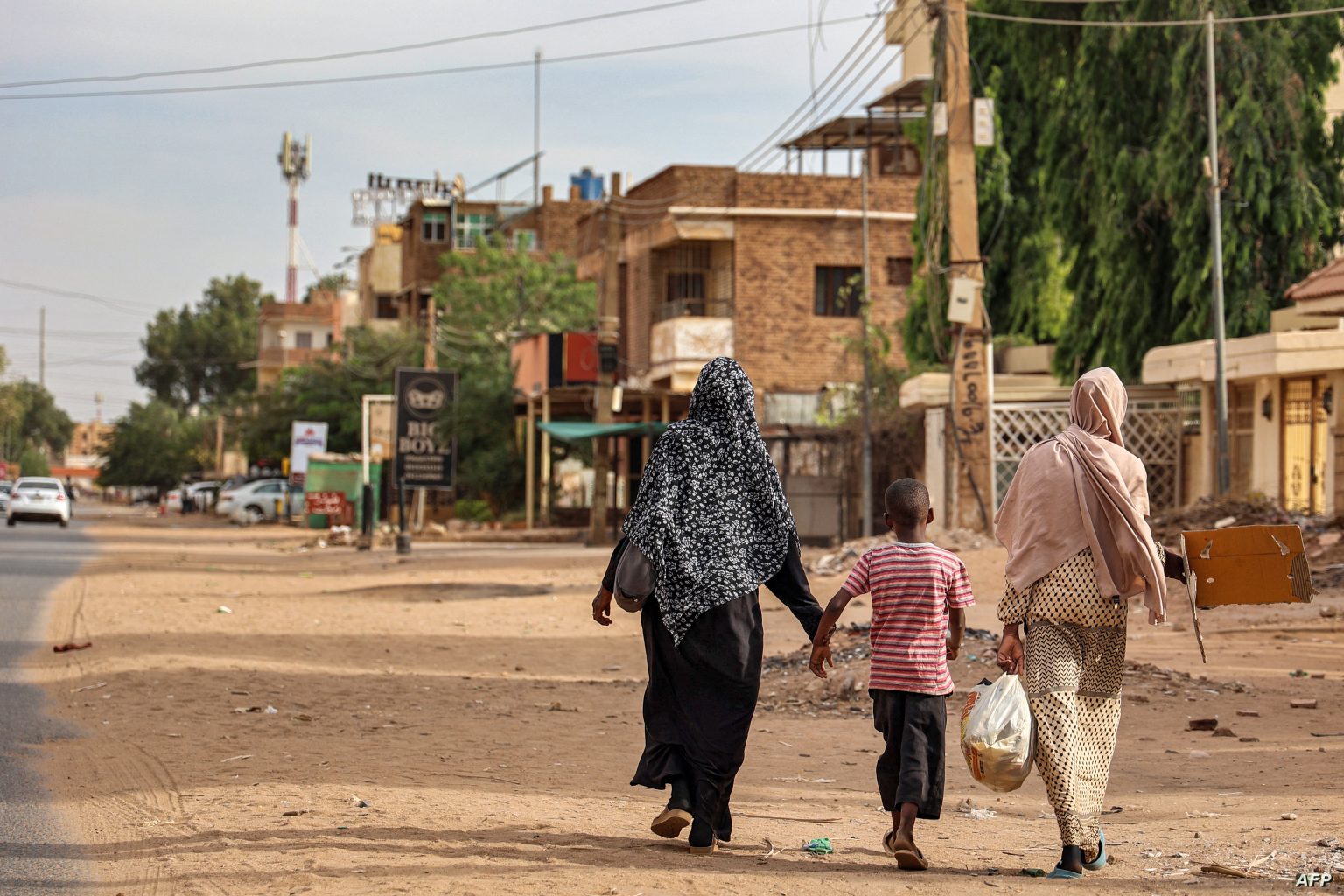 الخارجية تعلن تلقيها اكثر من 100 طلب لاجلاء عراقيين من السودان