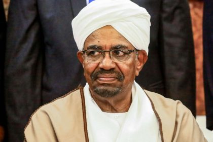 الجيش السوداني: عمر البشير محتجز في مستشفى علياء التابع للقوات المسلحة