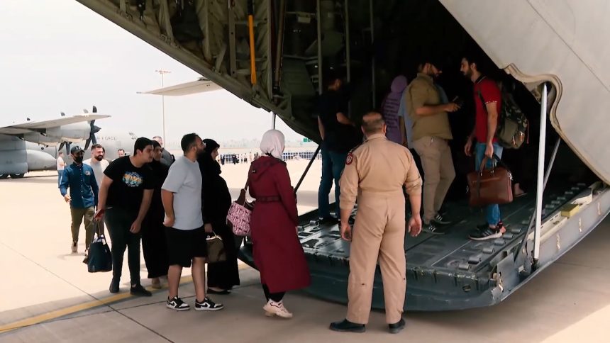 عبر طائرات القوة الجوية.. الخارجية تعلن إجلاء جميع العراقيين الراغبين بالعودة من السودان