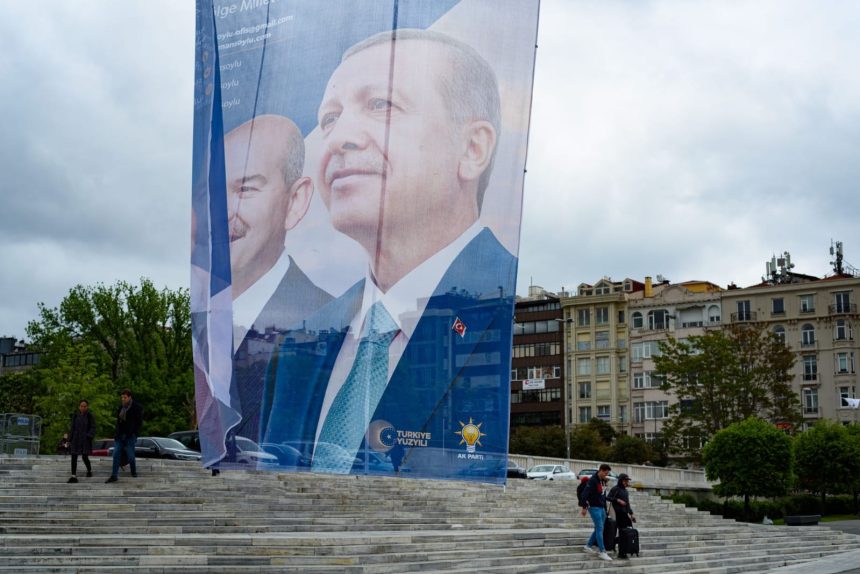 الانتخابات التركية.. اردوغان يحصل على 56 بالمئة مقابل 38 بالئة لكليجدار اوغلو