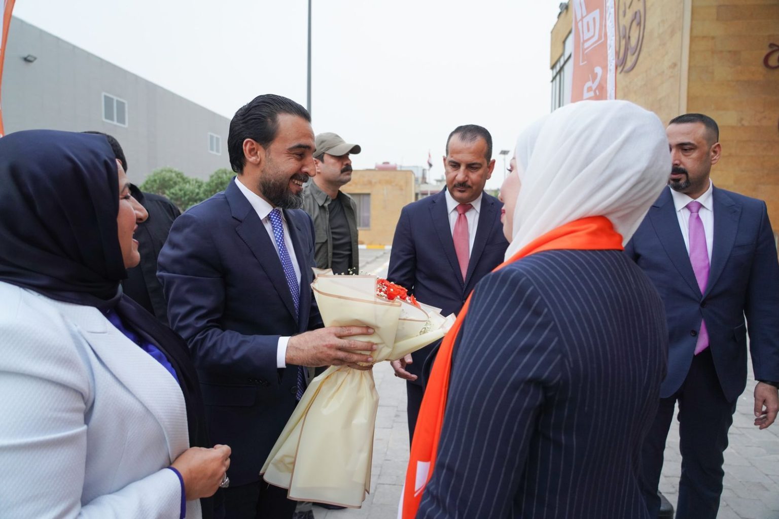 بالصور.. الحلبوسي يزور القيادية في حزب "تقدُّم" وحدة الجميلي بمنطقة الدورة