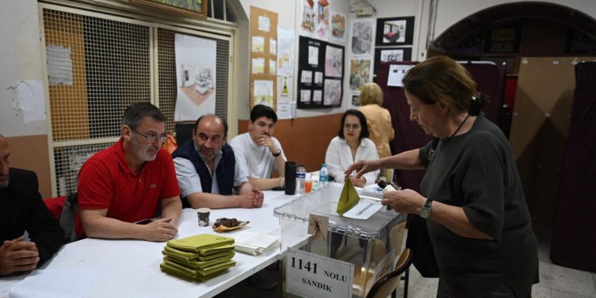 انطلاق عملية التصويت في الجولة الثانية من الانتخابات الرئاسية في تركيا