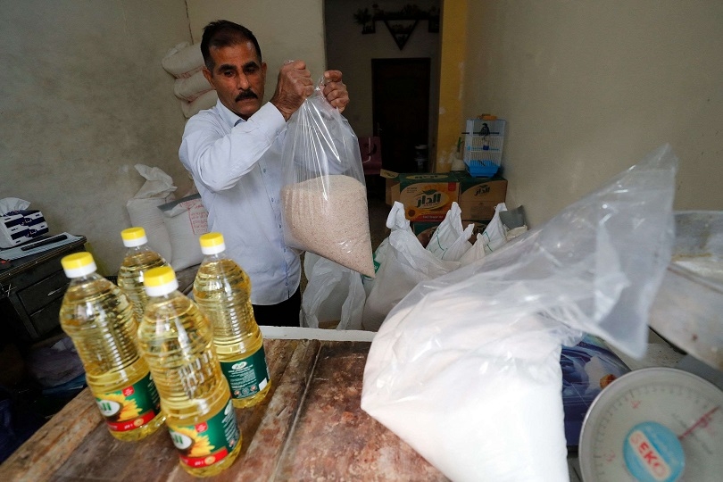 التجارة: جاهزون لتوزيع الوجبات المقبلة من السلة الغذائية بعد وصول كميات كبيرة من المواد الغدائية