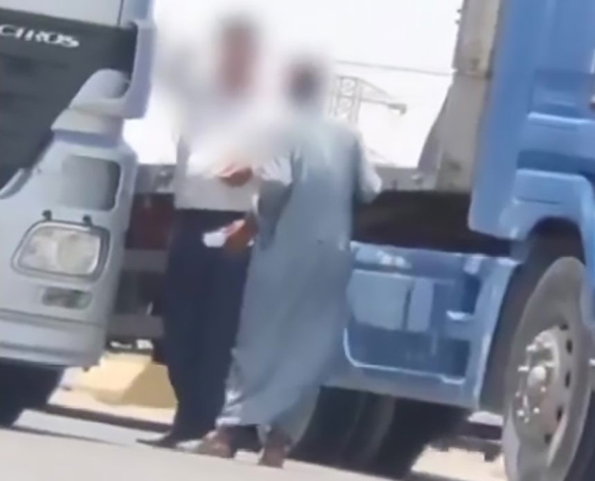 مرور البصرة: توقيف منتسبين والتحقيق معهما لأخذهما مبالغ مالية من أصحاب الشاحنات