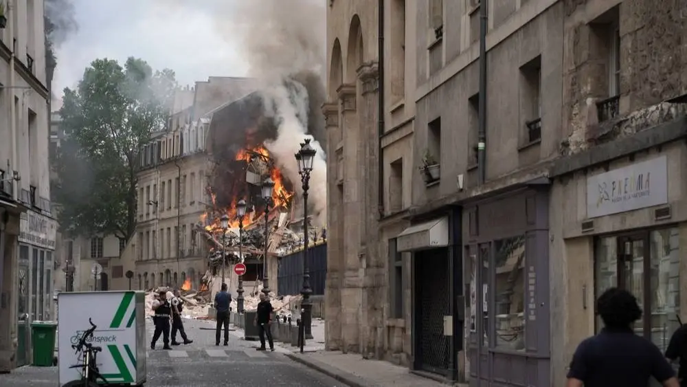 انفجار قوي يتسبب باحتراق مبانٍ في العاصمة الفرنسية باريس