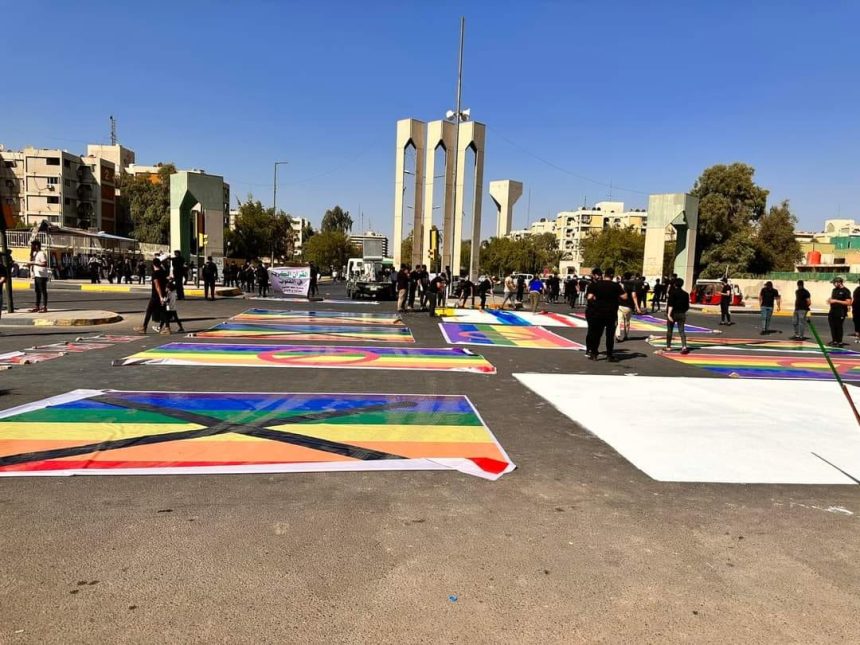 عشرات المحتجين يباشرون التجمع قرب السفارة السويدية في بغداد