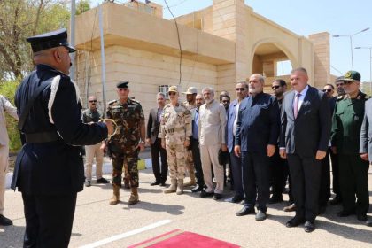 وزير الداخلية يستقبل نظيره الإيراني في منفذ زرباطية لعقد اجتماع أمني