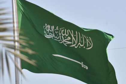 الخارجية السعودية: المملكة تدين وتستنكر تصرفات السلطات السويدية بمنح متطرفين تصاريح لحرق نسخة من المصحف