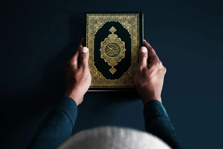 الأزهر يدعو المسلمين لمقاطعة منتجات السويد والدنمارك على خلفية حرق نسخ من القرآن