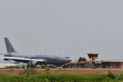 الخطوط الجوية الفرنسية تعلن تعليق رحلاتها إلى النيجر ومالي وبوركينا فاسو