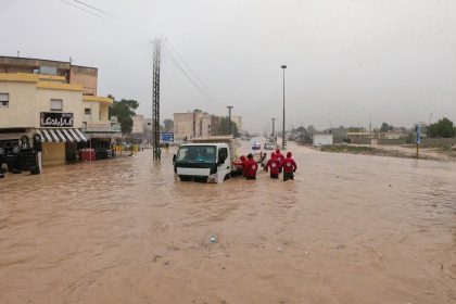 درنة مدينة منكوبة.. الفيضانات تحصد 150 قتيلاً في ليبيا