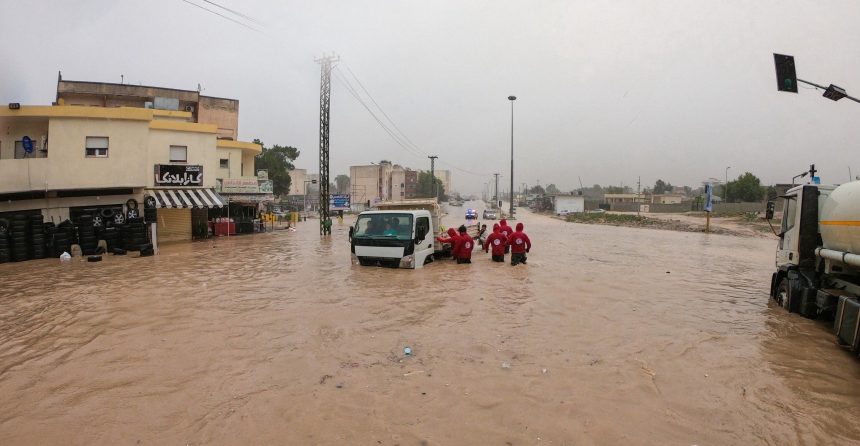 درنة مدينة منكوبة.. الفيضانات تحصد 150 قتيلاً في ليبيا