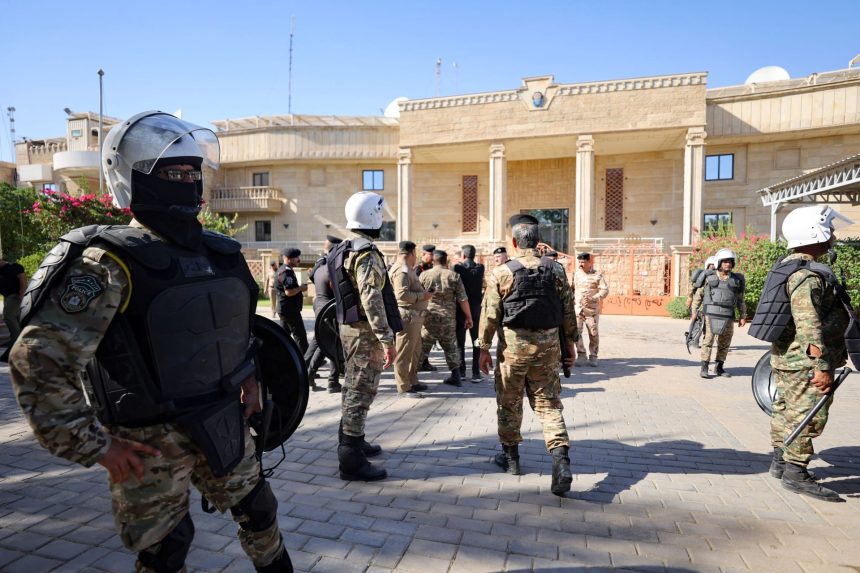 بالوثائق.. صدور احكام بالسجن والطرد من الخدمة بحق ضباط حماية السفارة السويدية