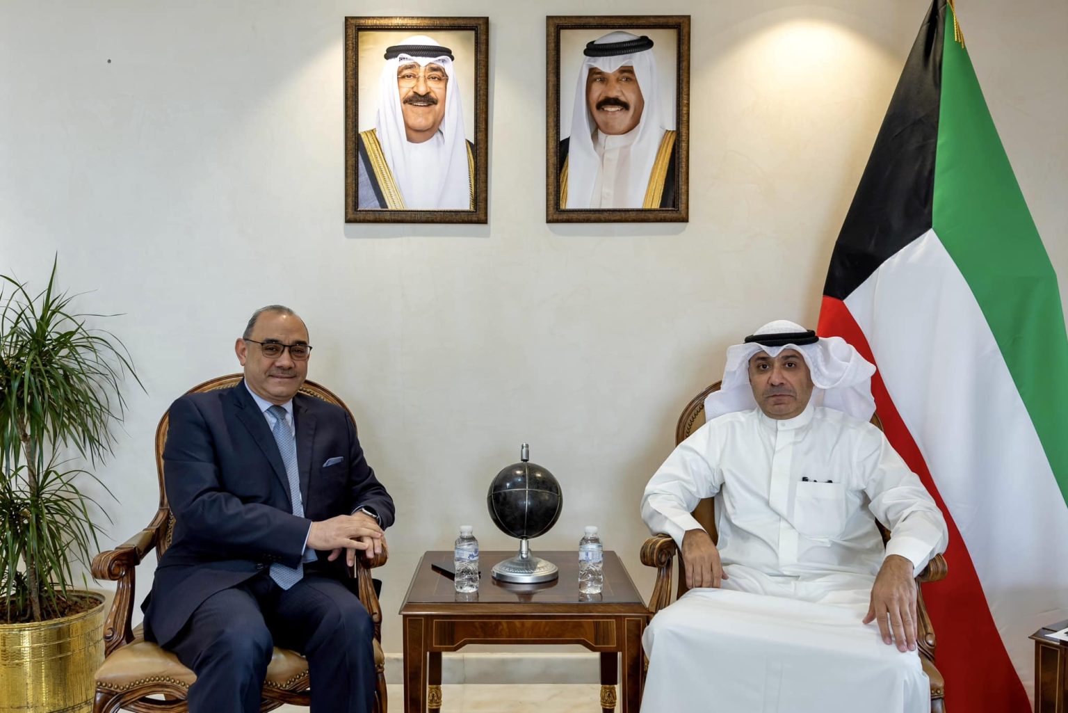 الكويت تسلم سفير العراق مذكرة احتجاج بشأن اتفاقية خور عبد الله