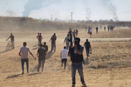 الجيش الإسرائيلي يعترف بوجود أسرى لدى المقاومة الفلسطينية وقتال يجري في 22 موقعا داخل إسرائيل