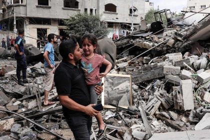 صحة غزة: 2329 شهيدا و9042 جريحا في القطاع منذ يوم السبت الماضي