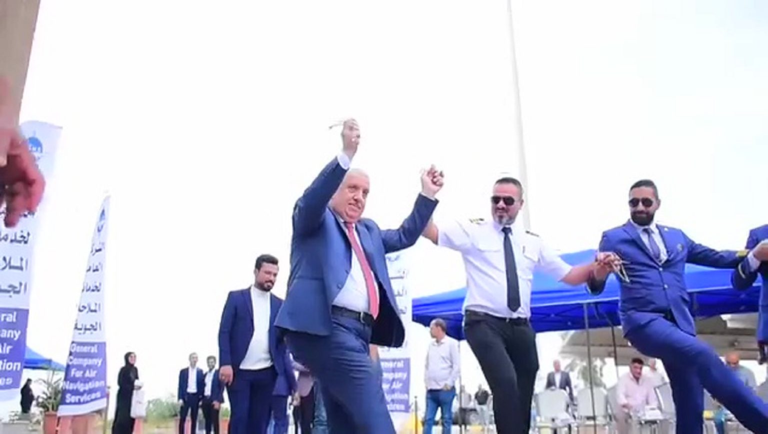 النقل تفتح تحقيقاً بحق موظفين يرقصون الجوبي على اغاني تمجد "صدام حسين"