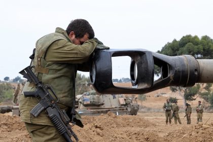 الجيش الإسرائيلي يعلن مقتل أحد ضباطه خلال المعارك الدائرة شمالي غزة