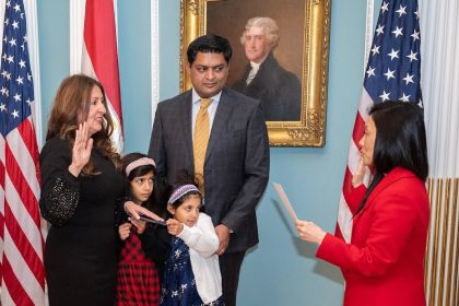 تجيد 8 لغات.. لاجئة عراقية تتولى منصب سفيرة الولايات المتحدة في مصر