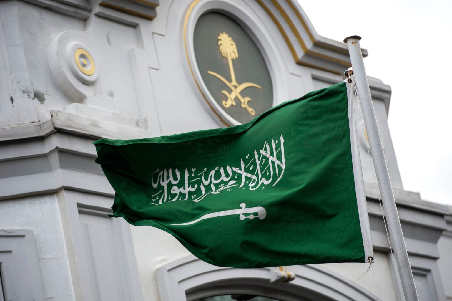 السعودية تنصح مواطنيها بتجنب السفر إلى العراق بسبب الكوليرا والحمى النزفية