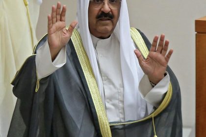 مجلس الوزراء الكويتي: ننادي بالشيخ مشعل الأحمد الجابر الصباح أميرا للكويت