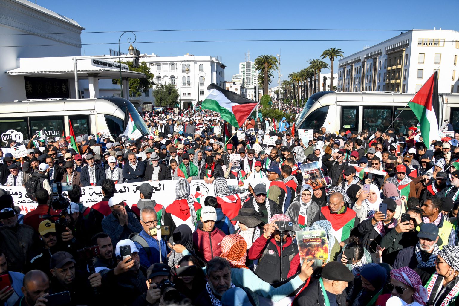 تظاهرات حاشدة في المغرب تطالب بقطع العلاقات مع اسرائيل