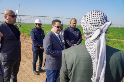 السوداني يزور أحد حقول زراعة الحنطة التي تعتمد على منظومات الرش الحديثة في النهروان