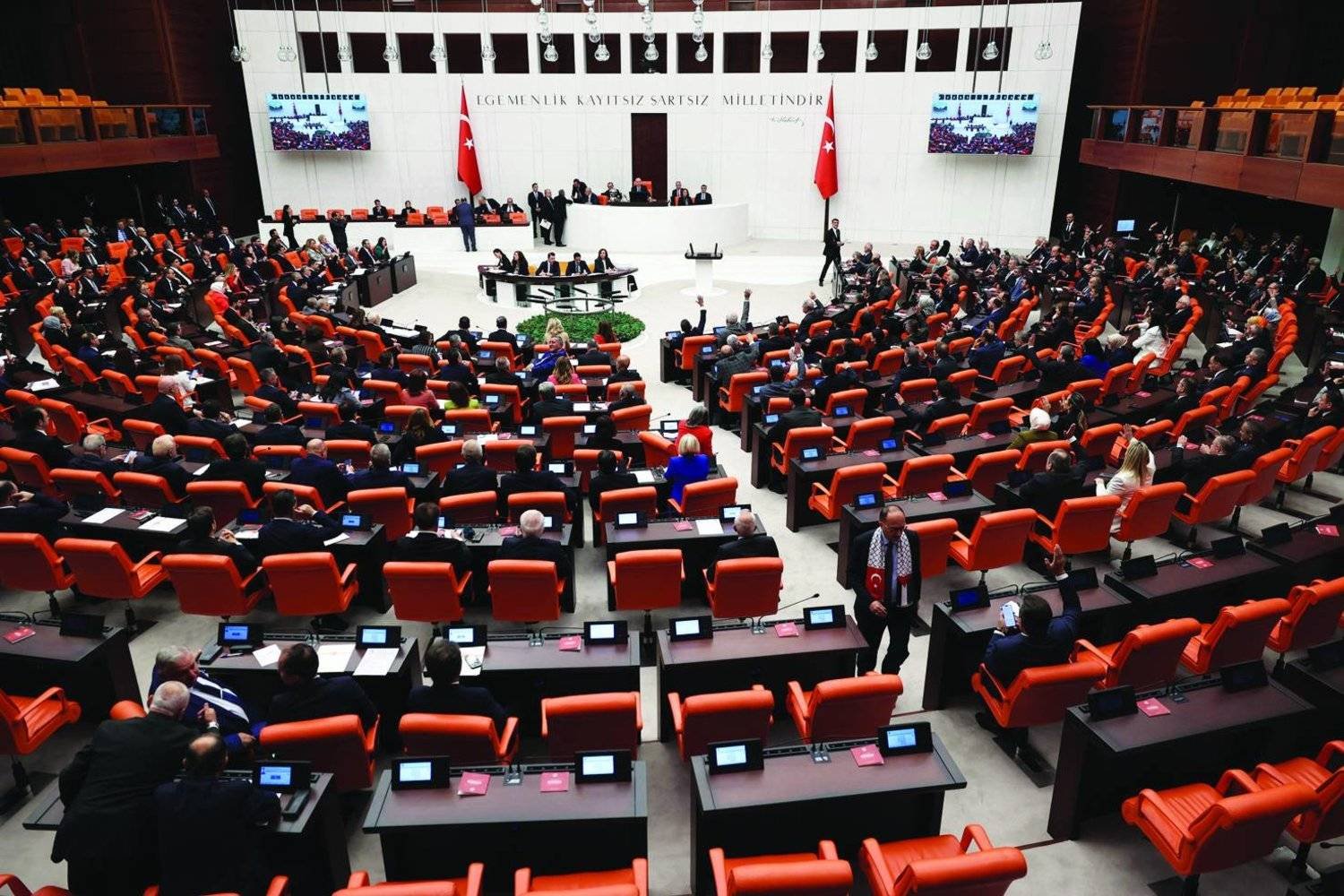 البرلمان التركي يوافق على انضمام السويد لحلف الناتو
