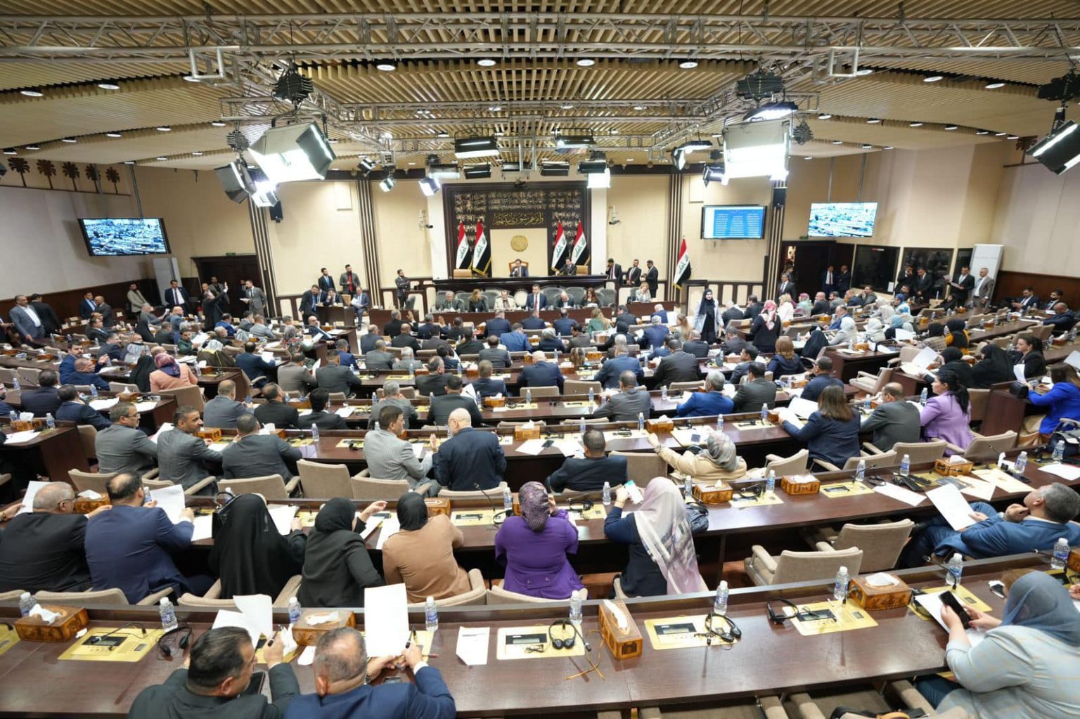 مجلس النواب يعقد جلسته بحضور 180 نائباً