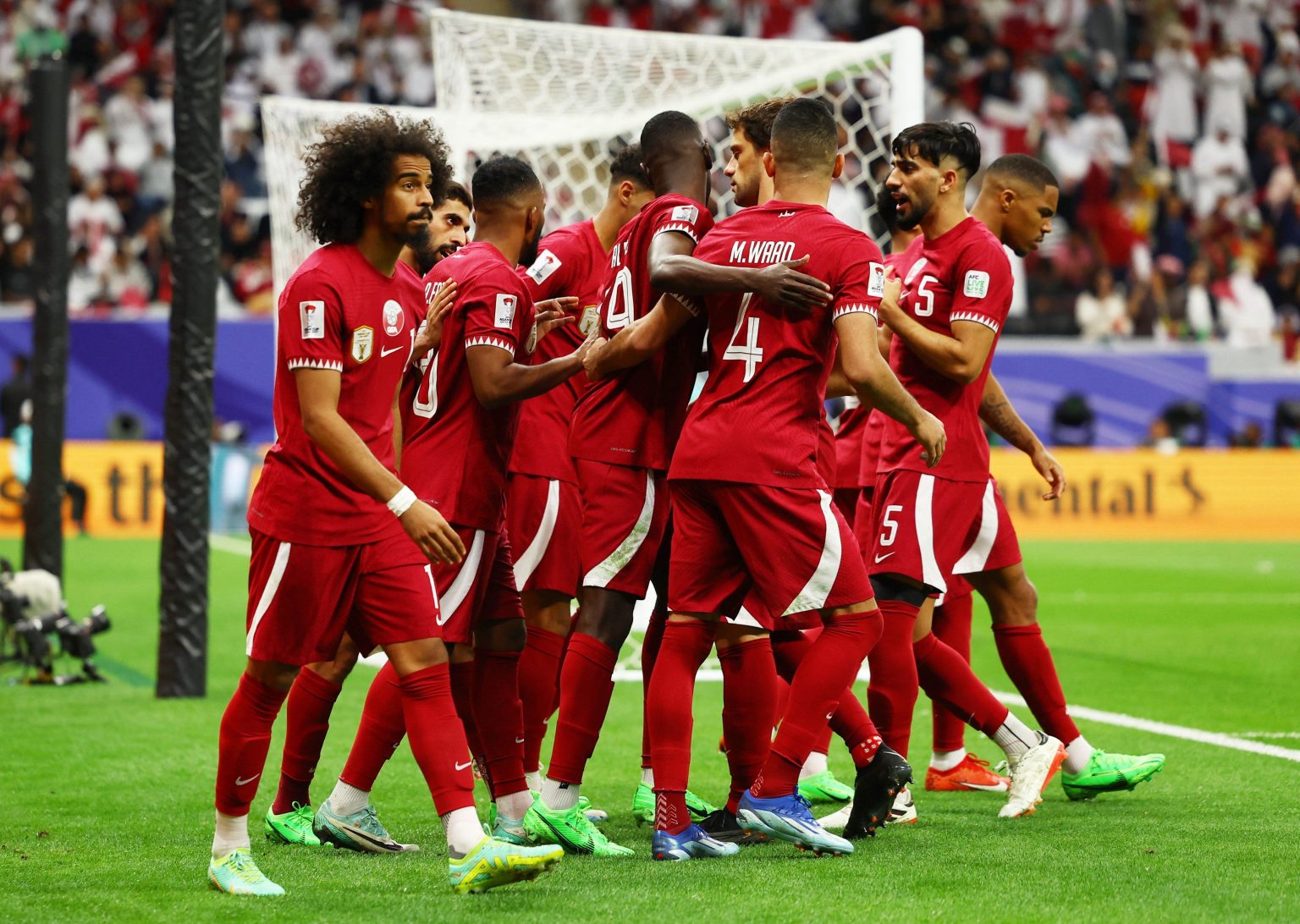 قطر تتغلب على فلسطين بثنائية وتبلغ الدور ربع النهائي لكأس اسيا