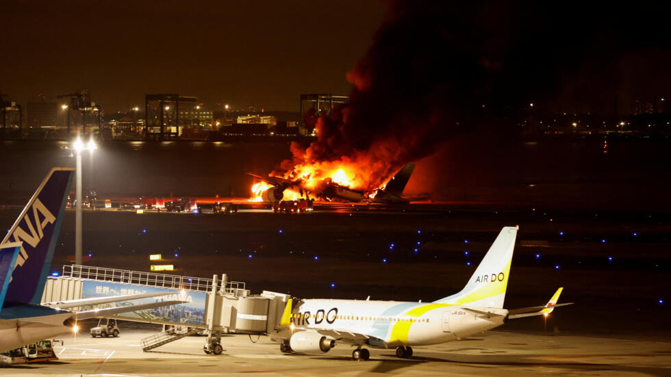 مجددا... تصادم طائرتين في مطار أوساكا الدولي باليابان