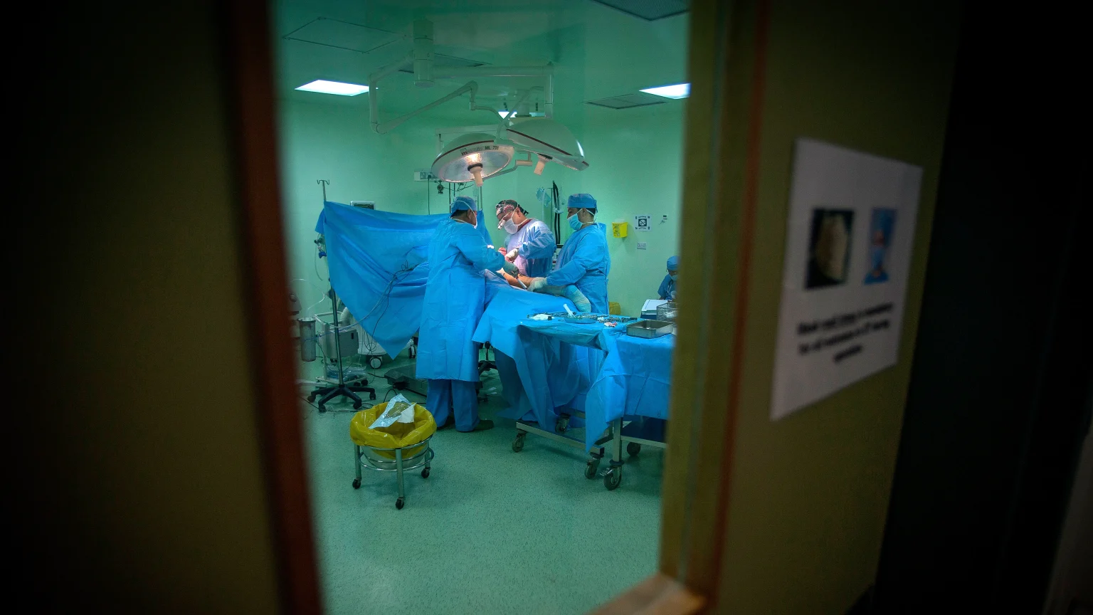 الصحة تعلن إغلاق 124 مركز تجميل وعيادات مخالفة للضوابط