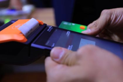 وزارة الكهرباء للمواطنين: أصبح بإمكانكم تسديد الفواتير من خلال بطاقات الدفع الإلكتروني