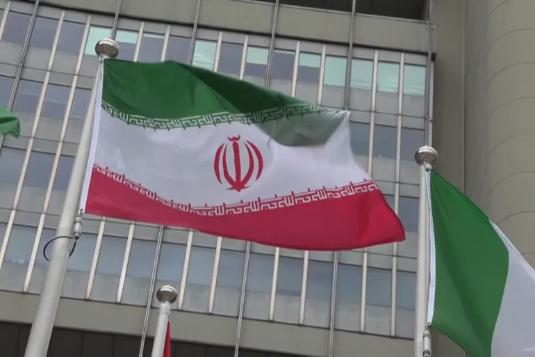 مباحثات أوروبية إيرانية بشأن رفع العقوبات عن طهران