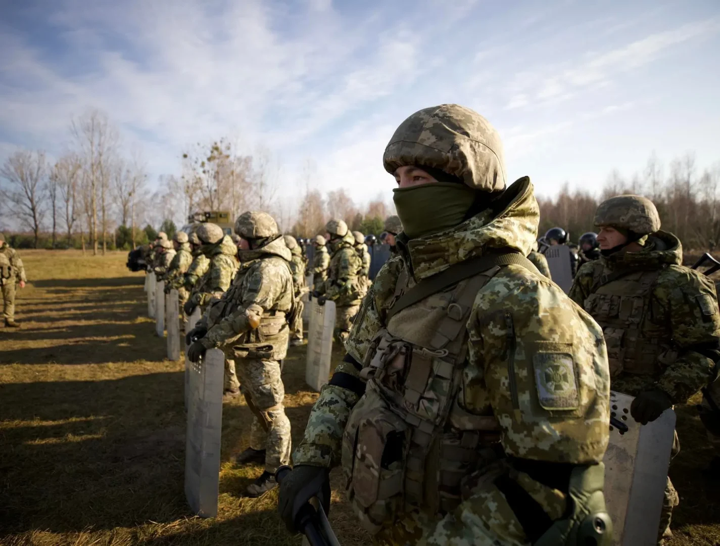 "بوليتيكو": فرنسا تعتزم إنشاء تحالف من الدول المستعدة لإرسال قوات إلى أوكرانيا