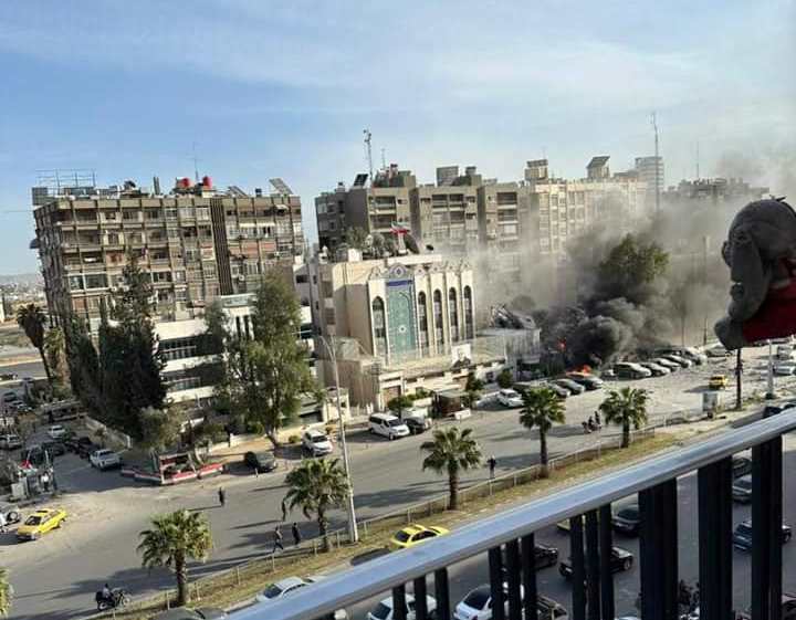 الحرس الثوري الايراني يعلن مقتل 7 من قادته بقصف اسرائيلي على دمشق