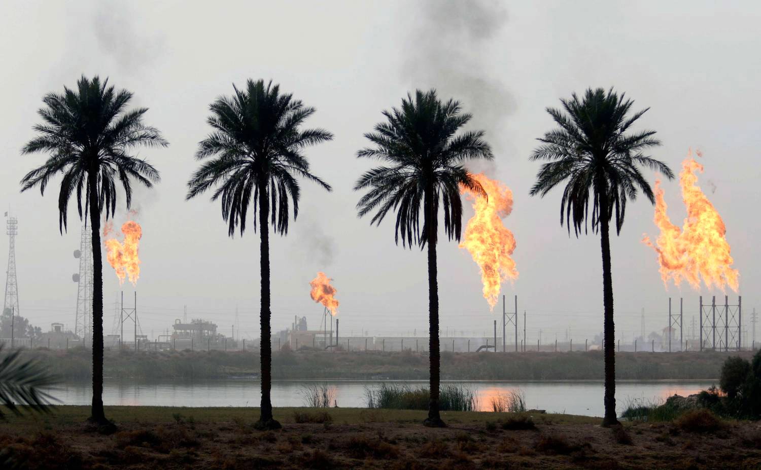 وزير النفط: طاقة العراق الاستخراجية تقترب من 5 ملايين برميل يوميًا  نسس