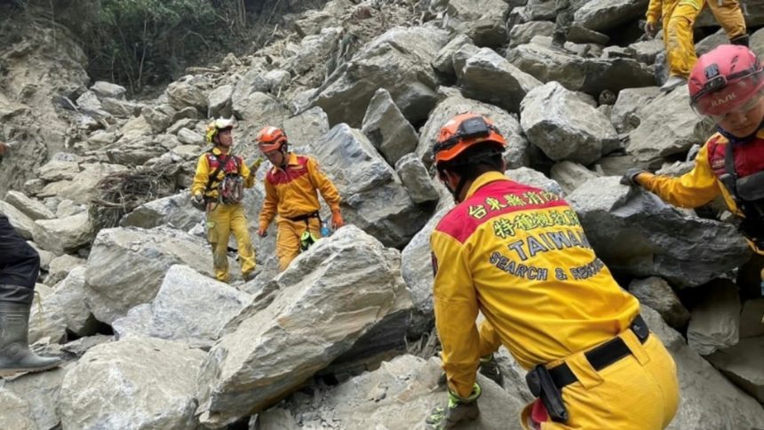 بعد 3 أيام من الزلزال المدمر.. أكثر من 600 شخص عالقون في مواقع معزولة بتايوان