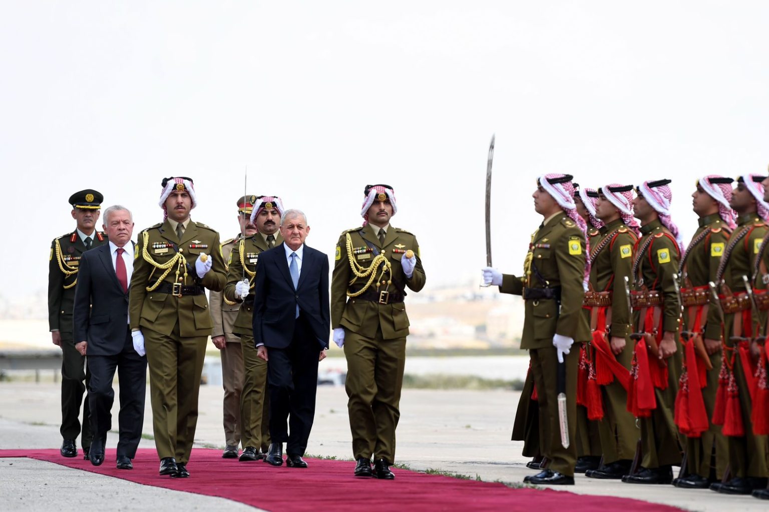 رئيس الجمهورية يصل الى العاصمة الاردنية عمان