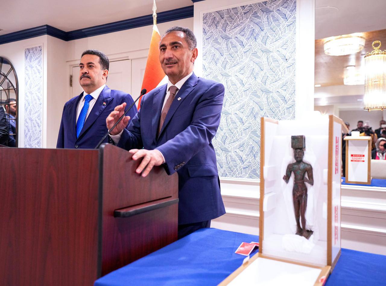السوداني يتسلّم قطعة أثرية من متحف المتروبوليتان في نيويورك