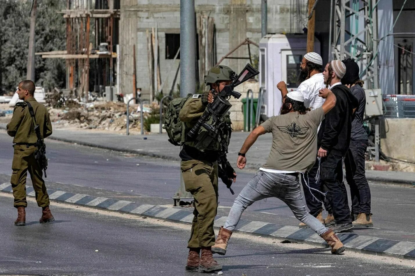 الاتحاد الاوروبي يفرض عقوبات على أربعة مستوطنين إسرائيليين
