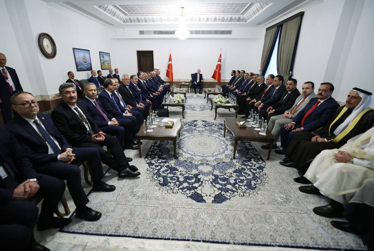 الرئيس الحلبوسي وعدد من السياسيين يلتقون الرئيس التركي في بغداد