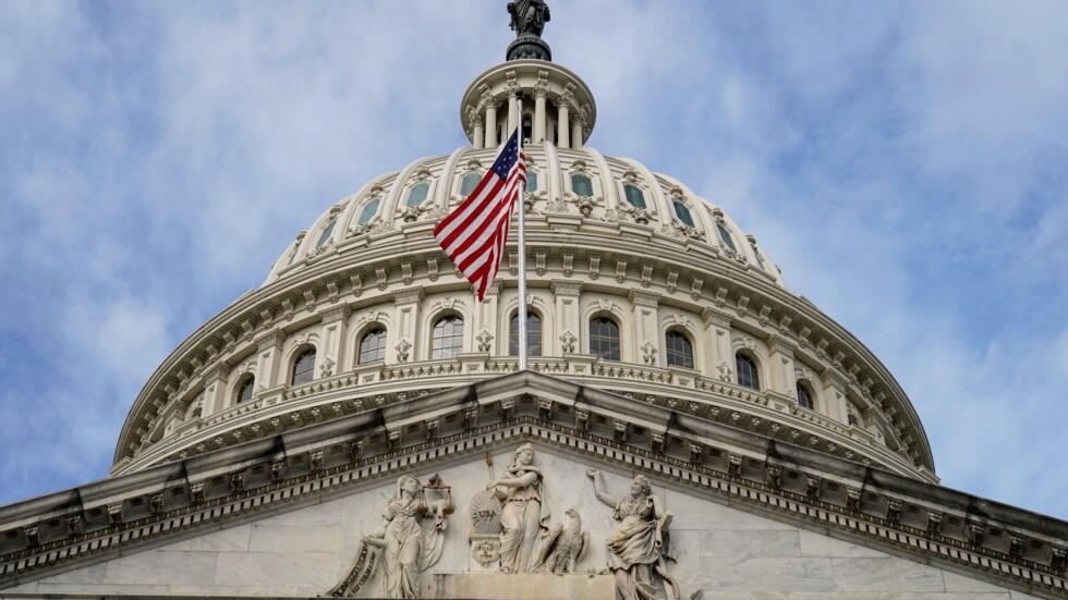 الكونغرس الأمريكي يطالب تيك توك بقطع علاقتها مع الصين: إما هذا أو الحظر