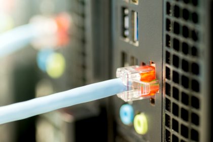 وزارة الاتصالات تنفي قطع خدمة الانترنت خلال الامتحانات