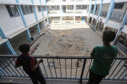 استشهاد 6 فلسطينيين بقصف اسرائيلي لمدرسة تابعة للأونروا وسط غزة