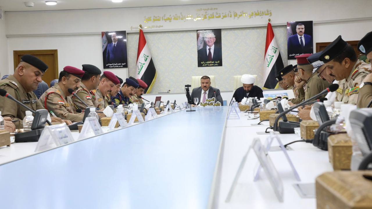 وزير الداخلية يعقد اجتماعاً مع رئيس هيئة الحج والعمرة لمناقشة خطة تأمين الحجاج